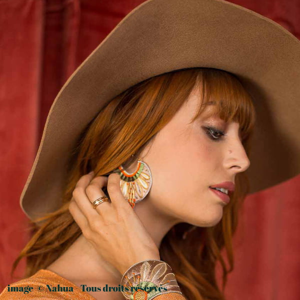 Boucles d'oreille apaches NAHUA Apie - Coloris Latte – Image 2